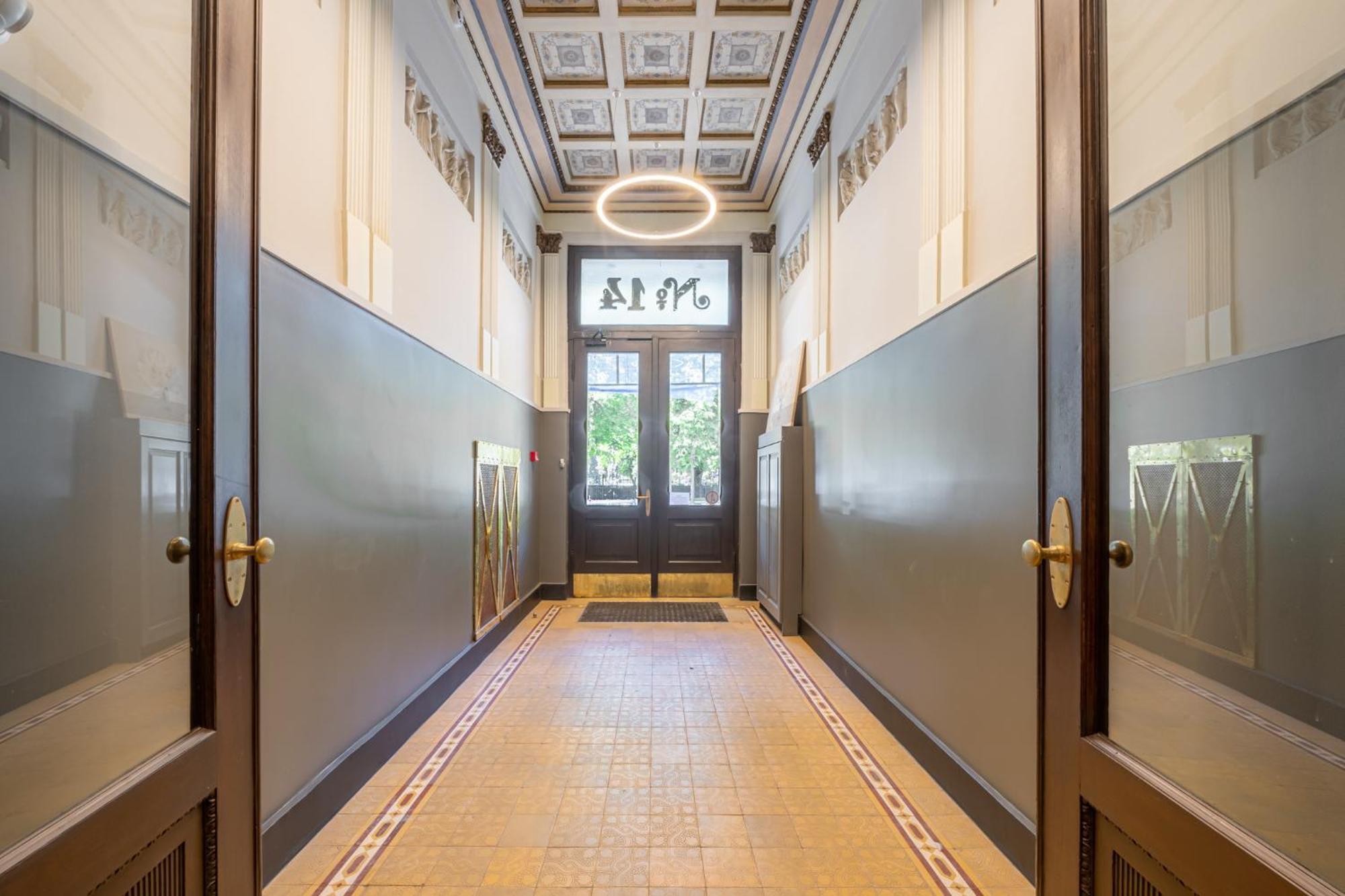 Prestigious Former Library Apartment - Perfect Location Riga Luaran gambar
